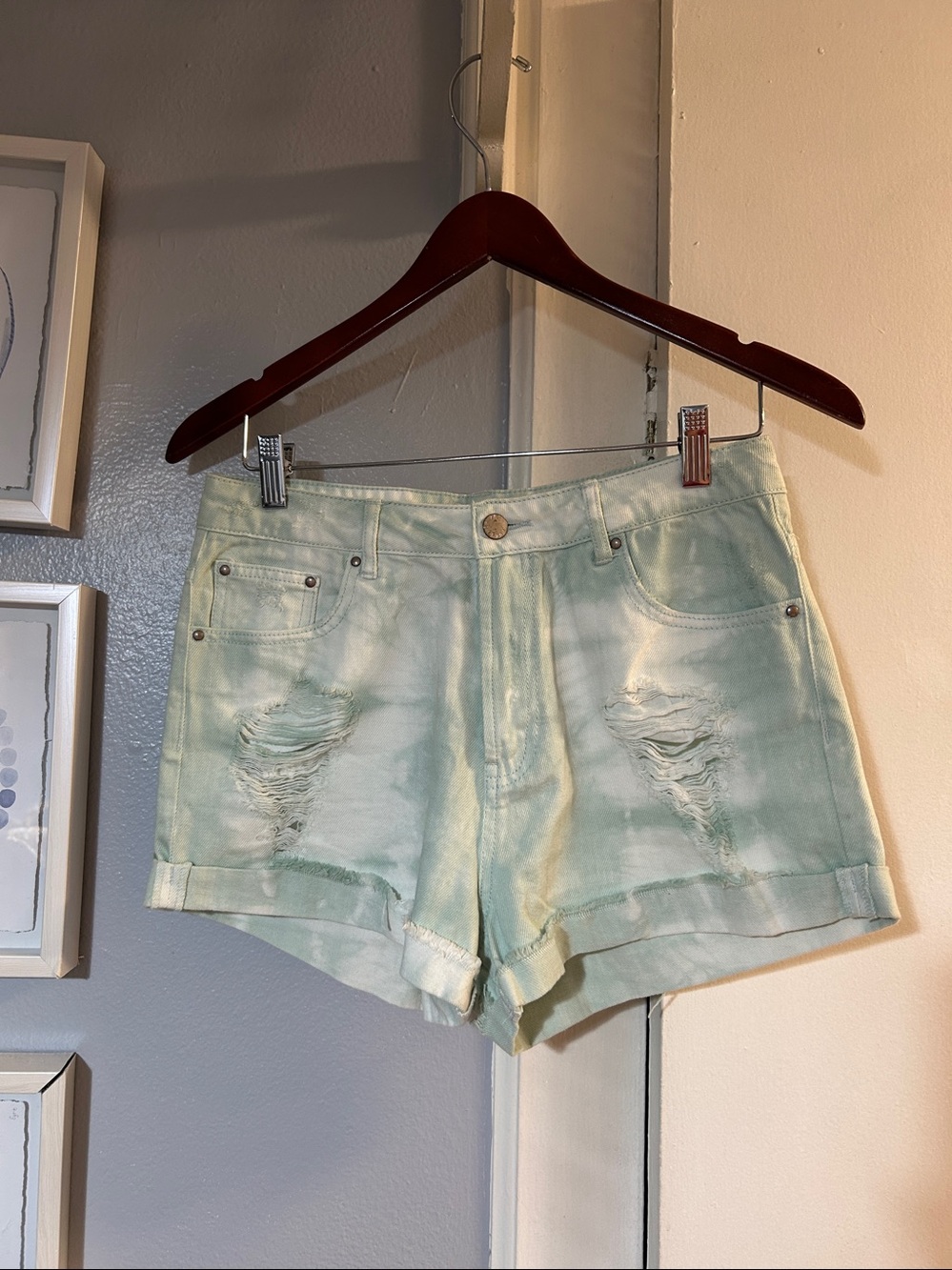 Forever 21 Light Green Tie-Dye Distressed Roll-Hem Denim Shorts Size 28